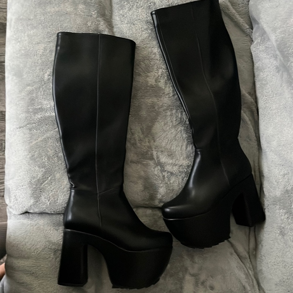 Knee high Platform black boots